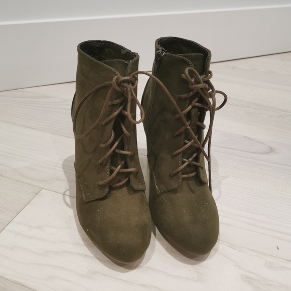 New Modcloth Bamboo lace up hilltop bootie - Picture 5 of 11